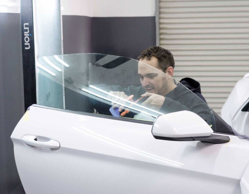 A Largo window tinting expert