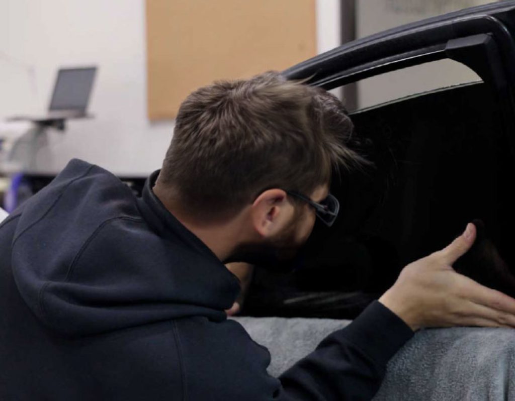 A Largo window tinting expert