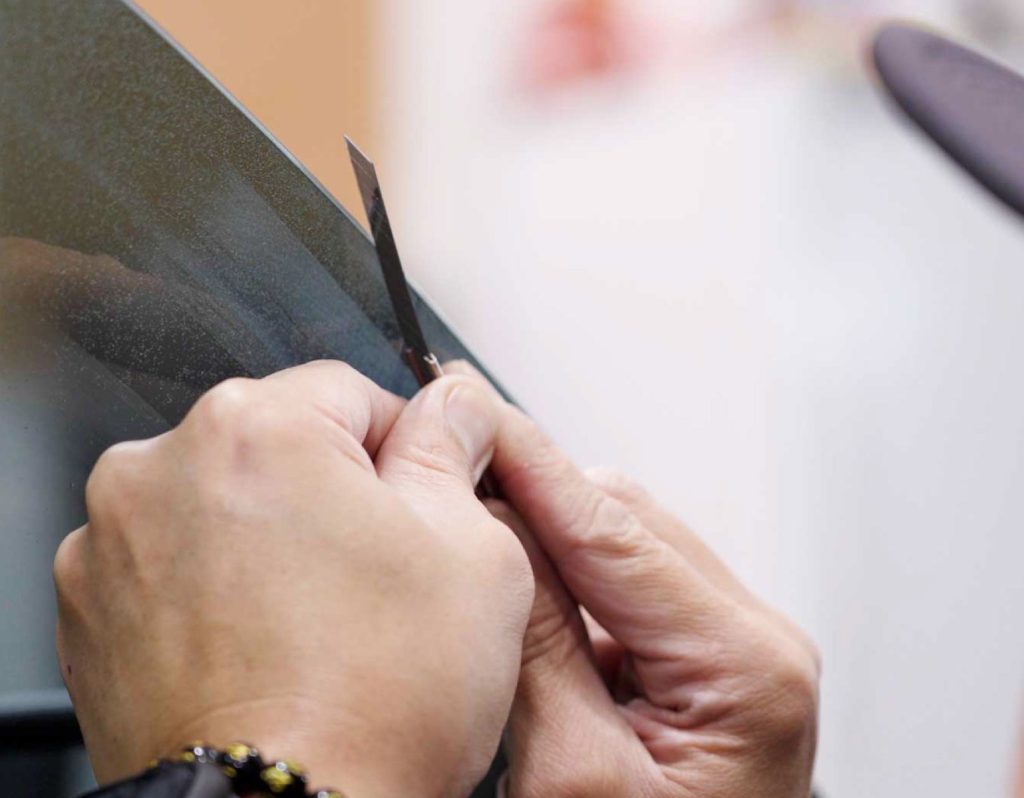 A Largo window tinting expert